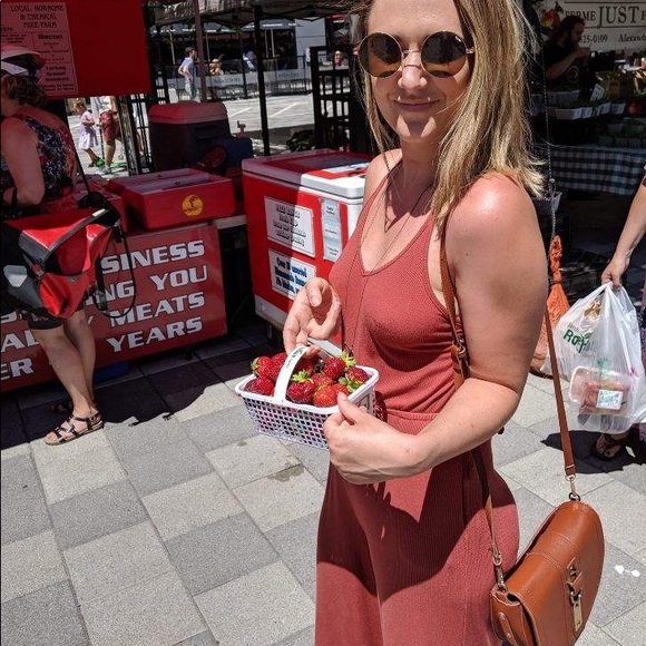 Meet your Posher, Pamela - Picture 1 of 1